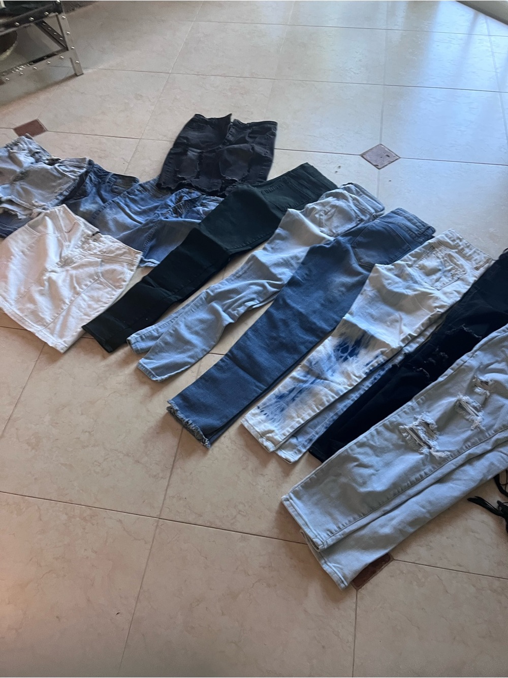 LOT OF WOMANS JEANS&SKIRTS SZ 25/26 H&M Bebe guess & others